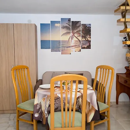 On Maria Luiza Street - Cozy In By Flat Mаnаger * 바르나